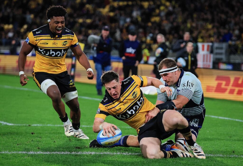 Hurricanes thrash Blues to charge into Super Rugby final