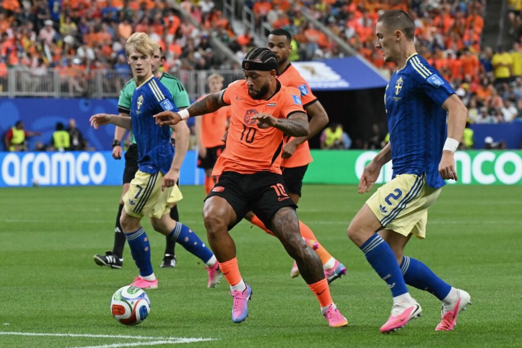 Netherlands thump Sweden in Houston to get World Cup liftoff