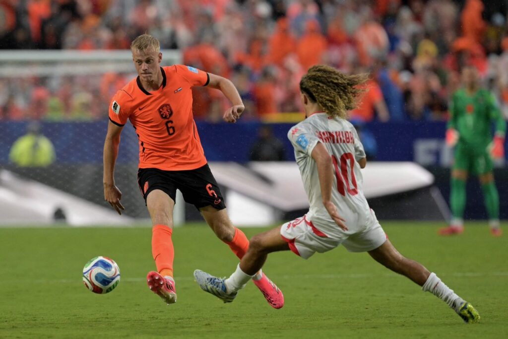 Dutch march into World Cup knockouts as group winners