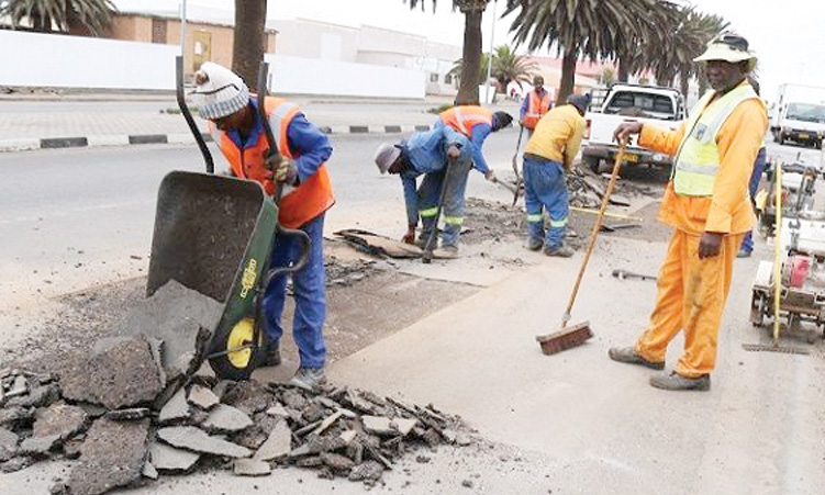 Walvis Bay warns couple to stop pothole repairs