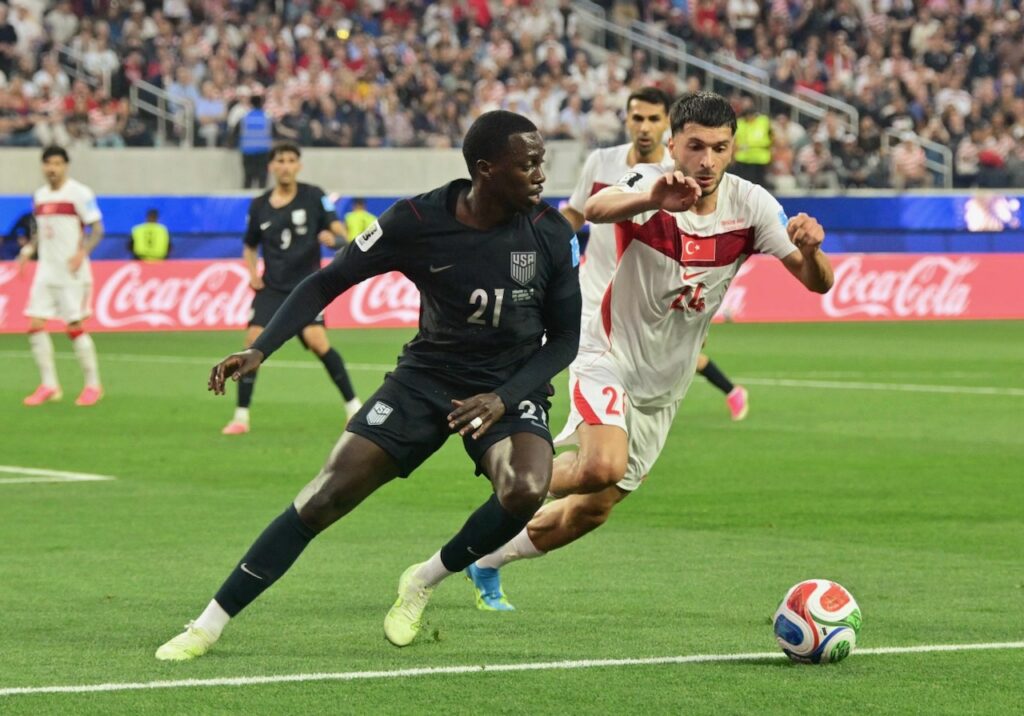 US lose 3-2 to Turkey after last gasp strike