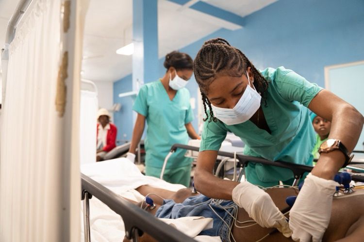 Private and Public Healthcare Can Work Together