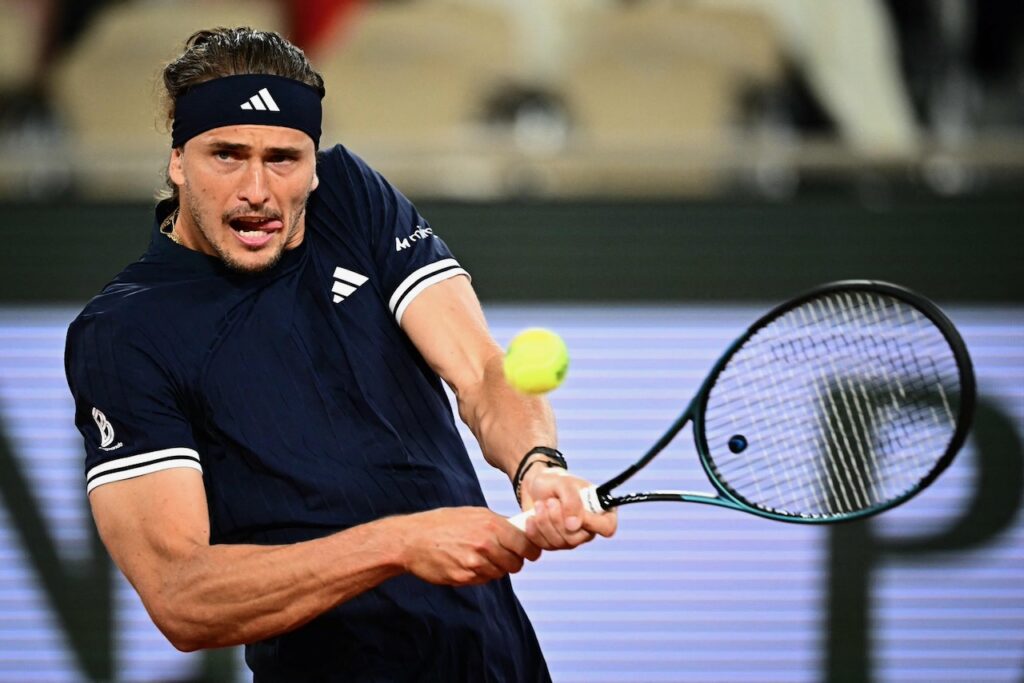 Zverev to face Cobolli in French Open final after beating Mensik
