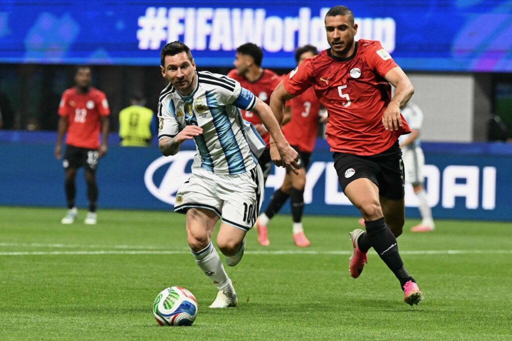 Argentina produce epic World Cup fightback to beat Egypt, reach quarters
