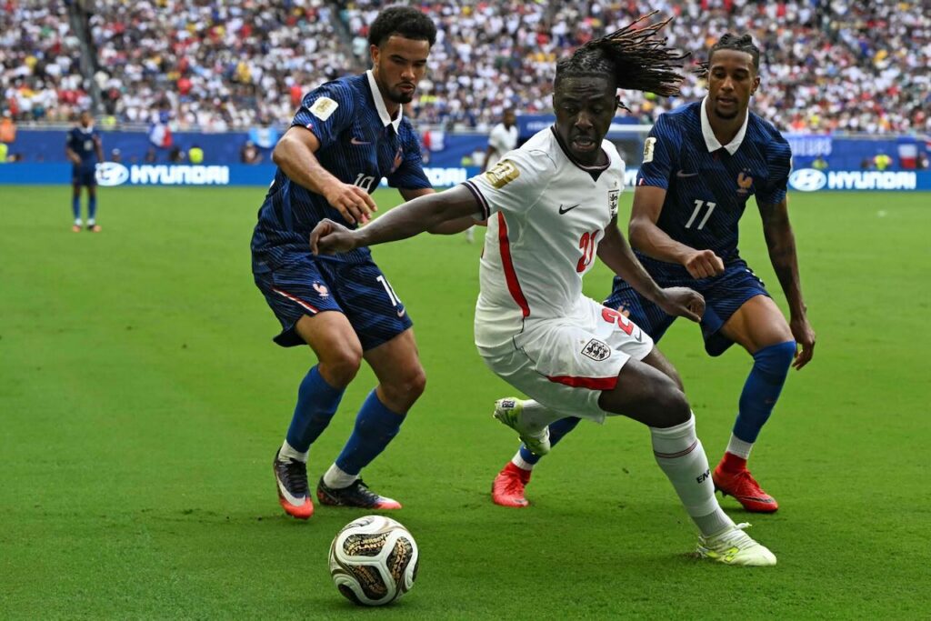 England edge France 6-4 in chaotic World Cup bronze match