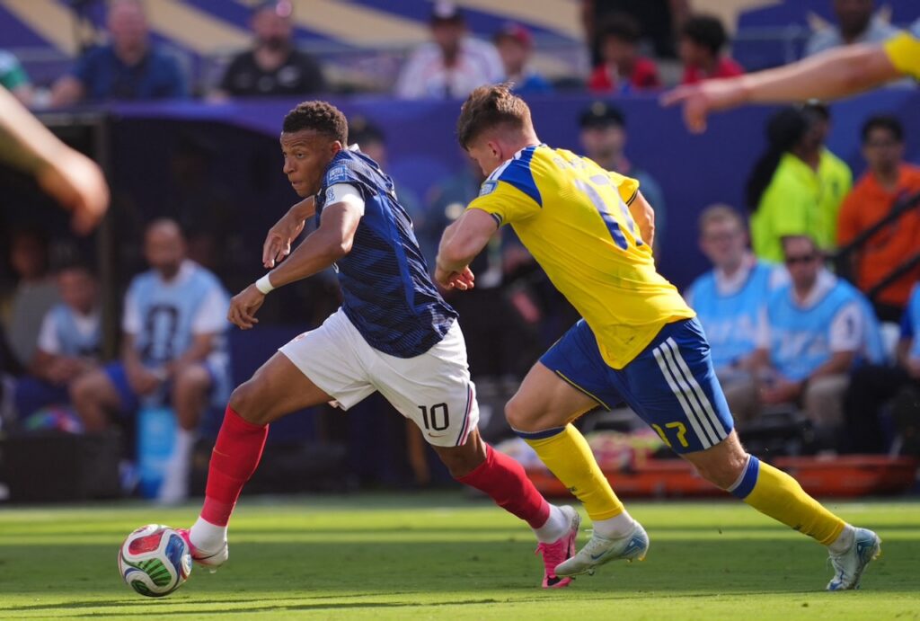 Mbappe scores twice as France breeze past Sweden into World Cup last 16
