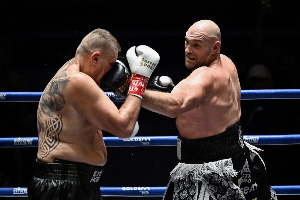 Fury stops Wach in Thailand to close in on Joshua fight