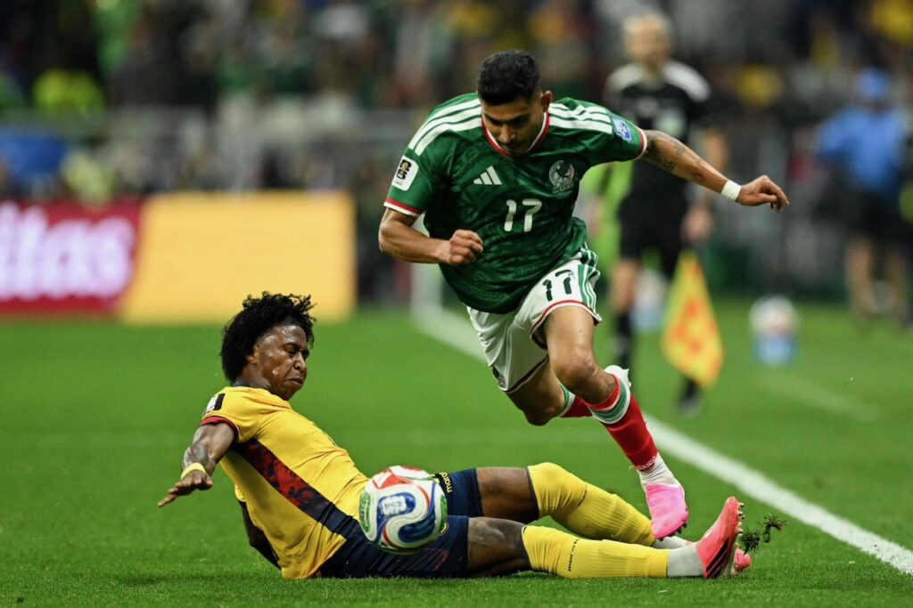 Mexico see off Ecuador to break 40 year World Cup curse