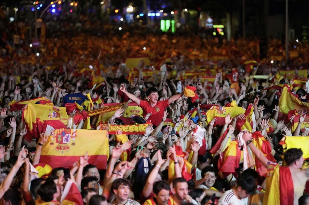Ecstatic celebrations as Spaniards fete World Cup triumph