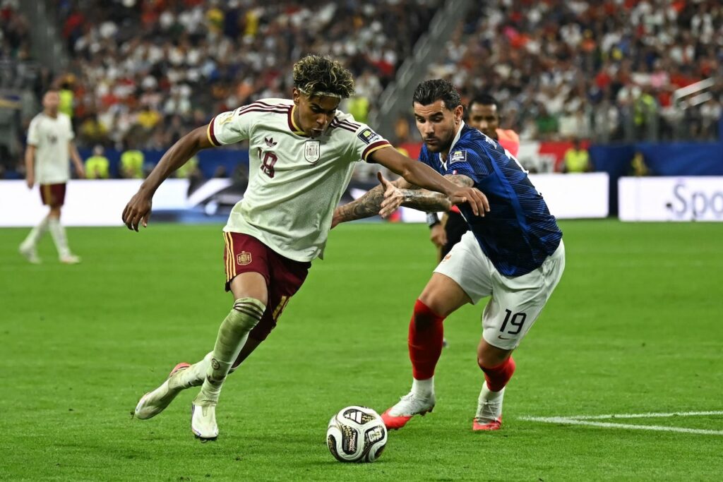 Majestic Spain stun France to reach World Cup final