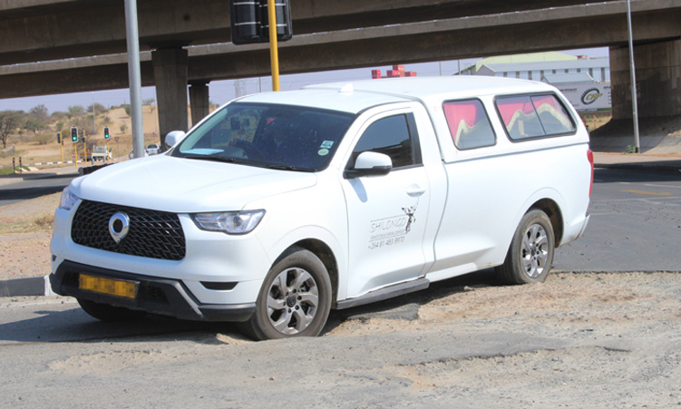 N$381m Windhoek road cracks before handover