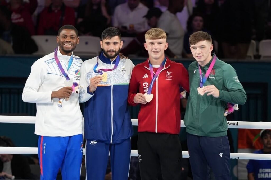 Boxers fly the flag in Glasgow