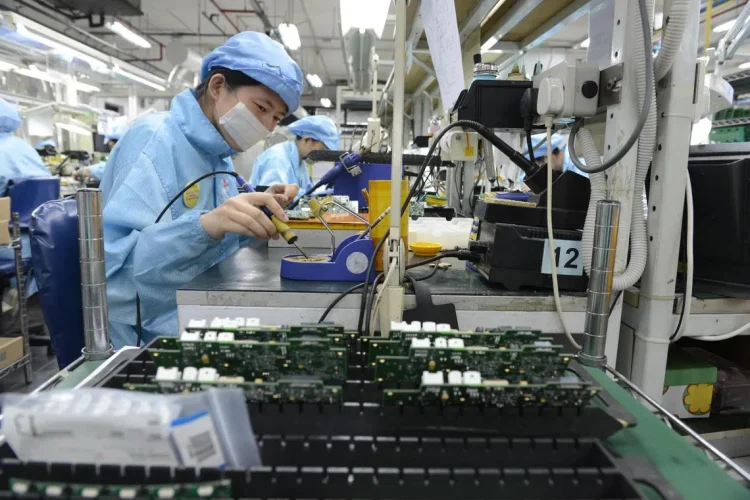 Singapore manufacturing output up 13 pct on electronics surge