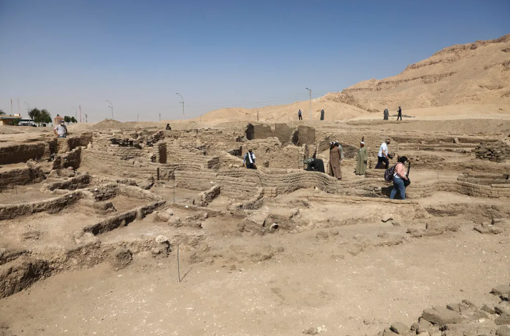 Egypt discovers 18 different-era ancient tombs at north coast