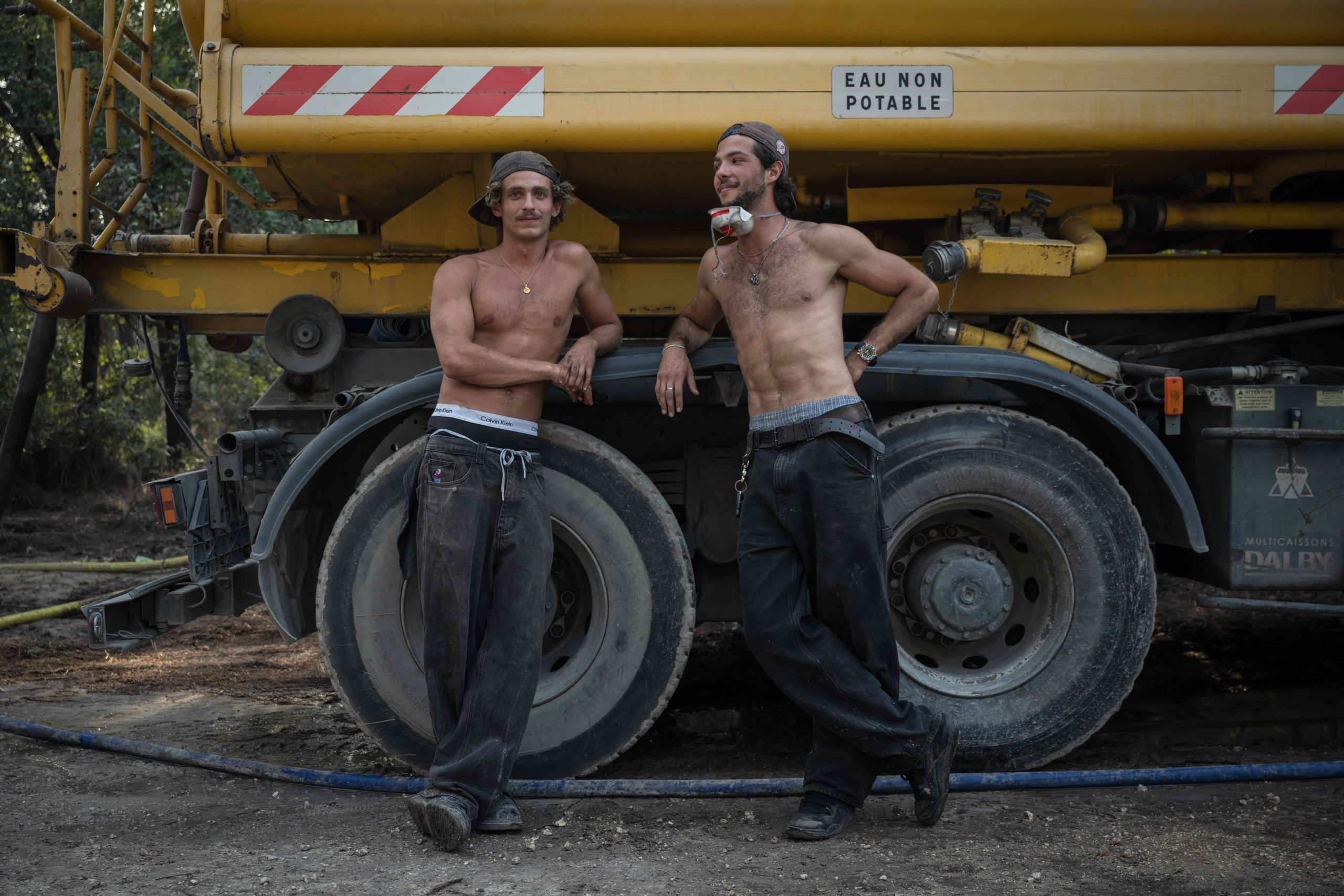 Spain returns wildfire evacuees