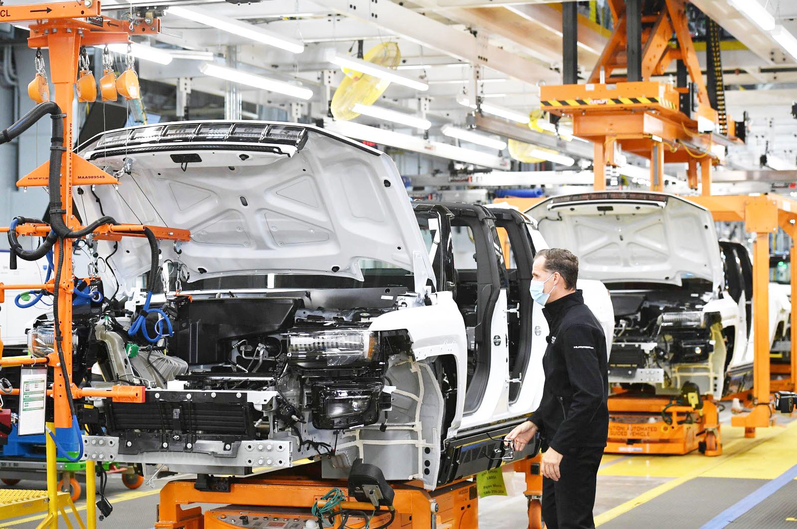 GM lifts 2026 outlook despite hit from electric auto retreat