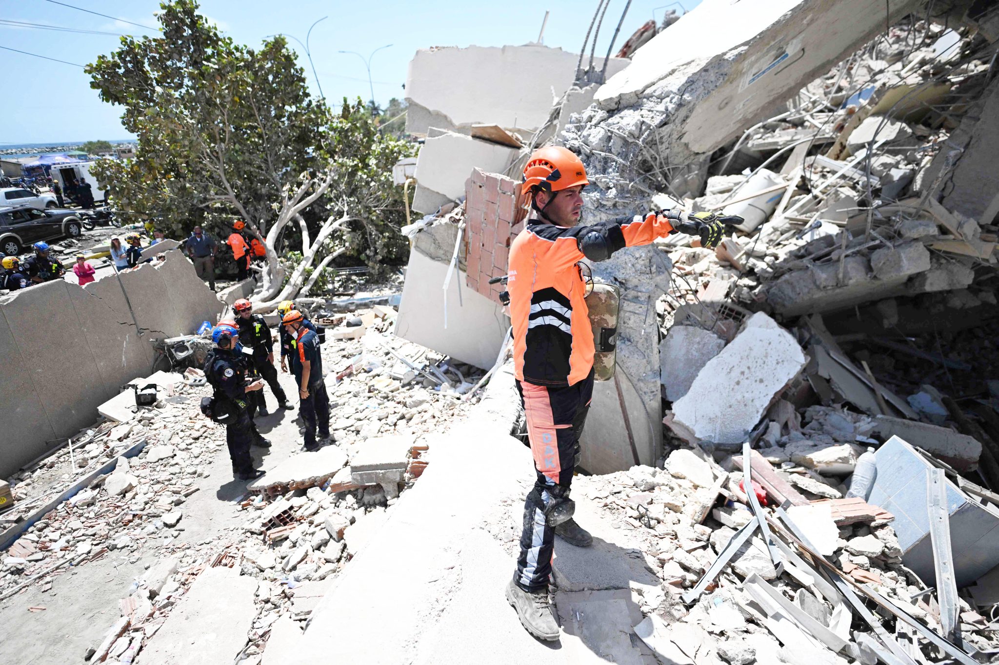 Venezuela rescuers in final push to find survivors