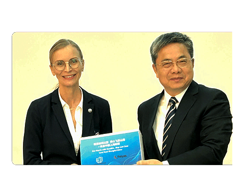 Shanghai delegation donates running shoes to NNOC