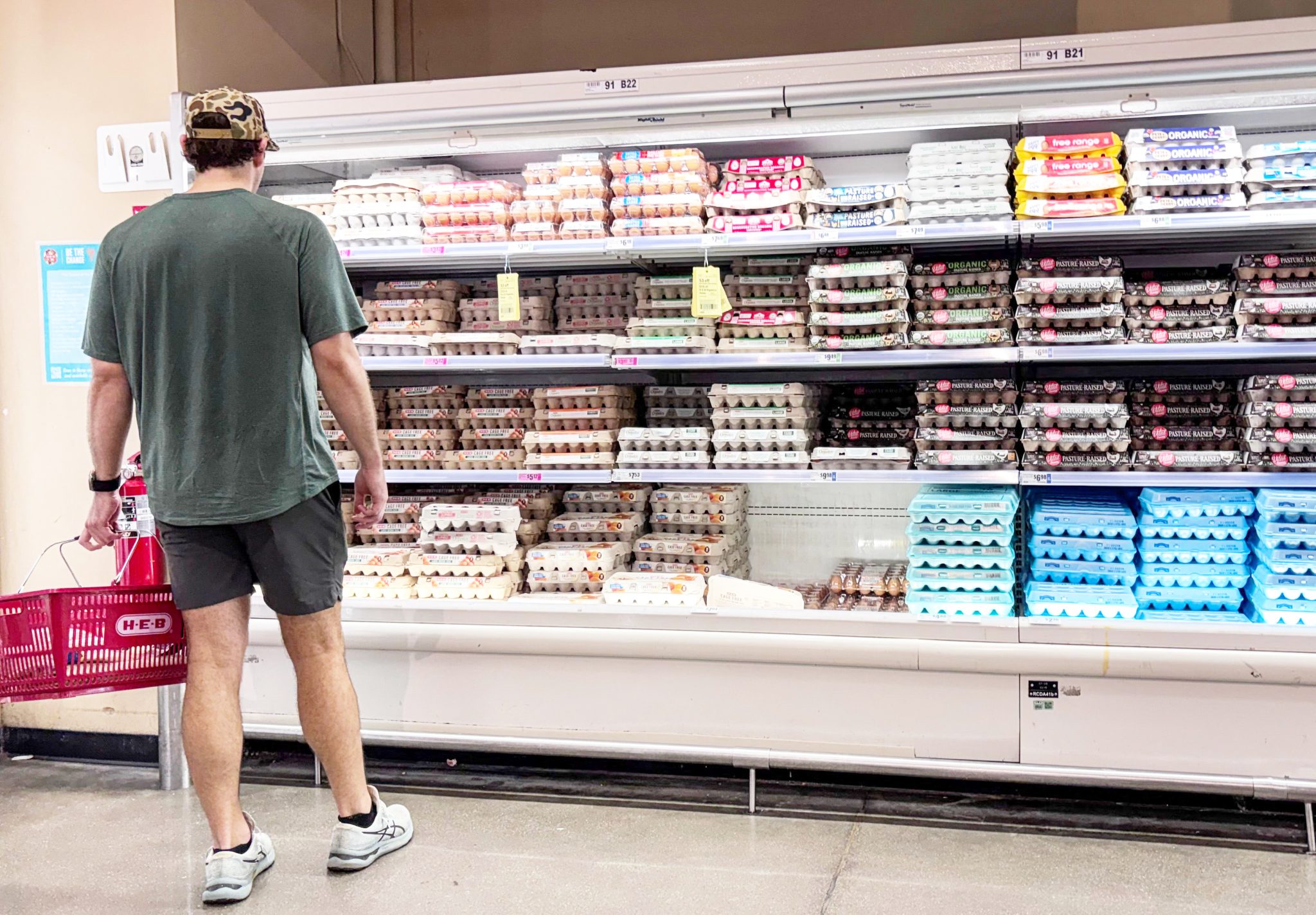 US retail sales weakest in over a year, consumer sentiment plunges