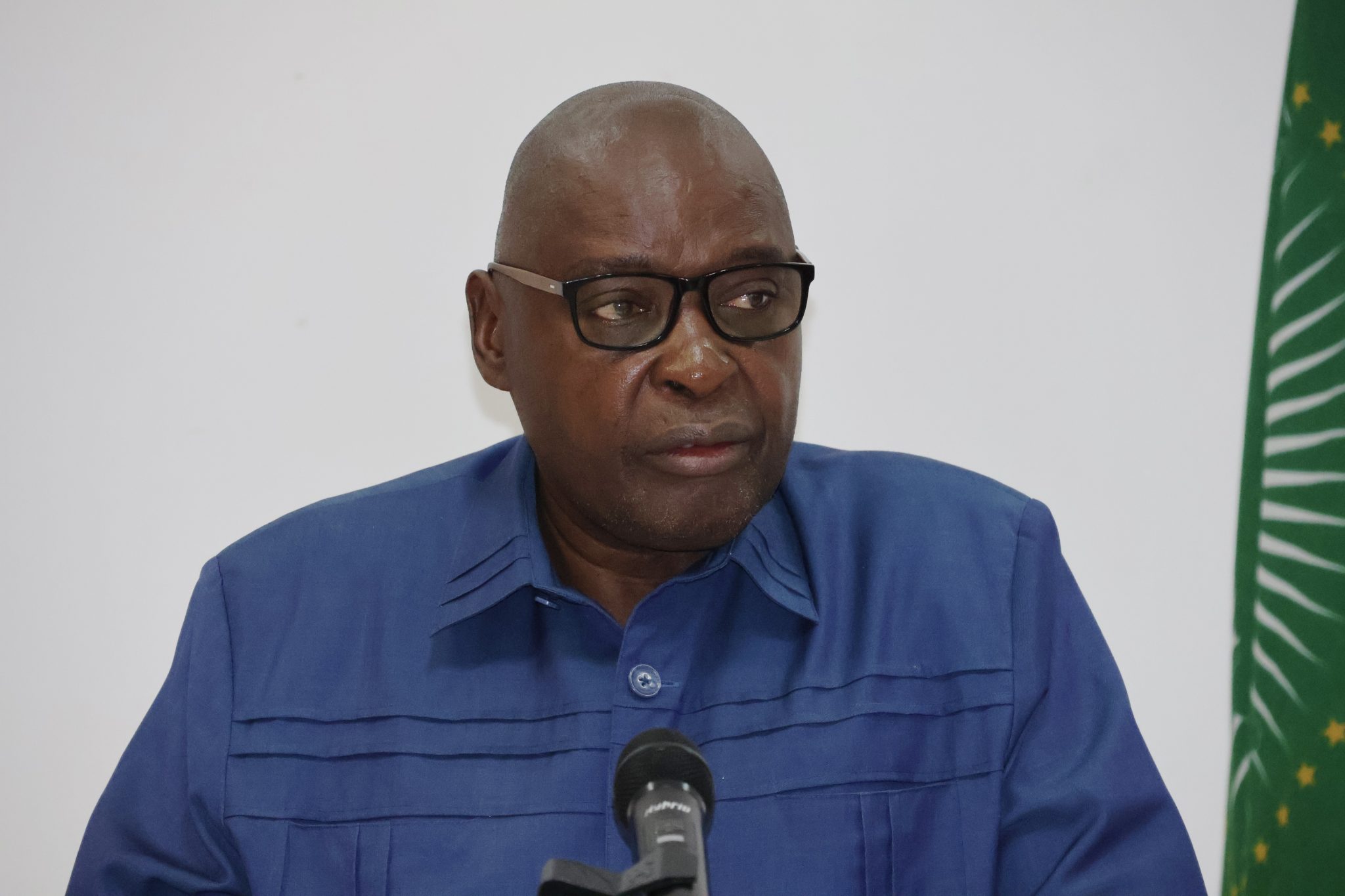 Sankwasa washes hands in /Khomanin vote