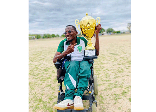 Coach Paulus stuck in bed … appeals for help, wheelchair batteries dead