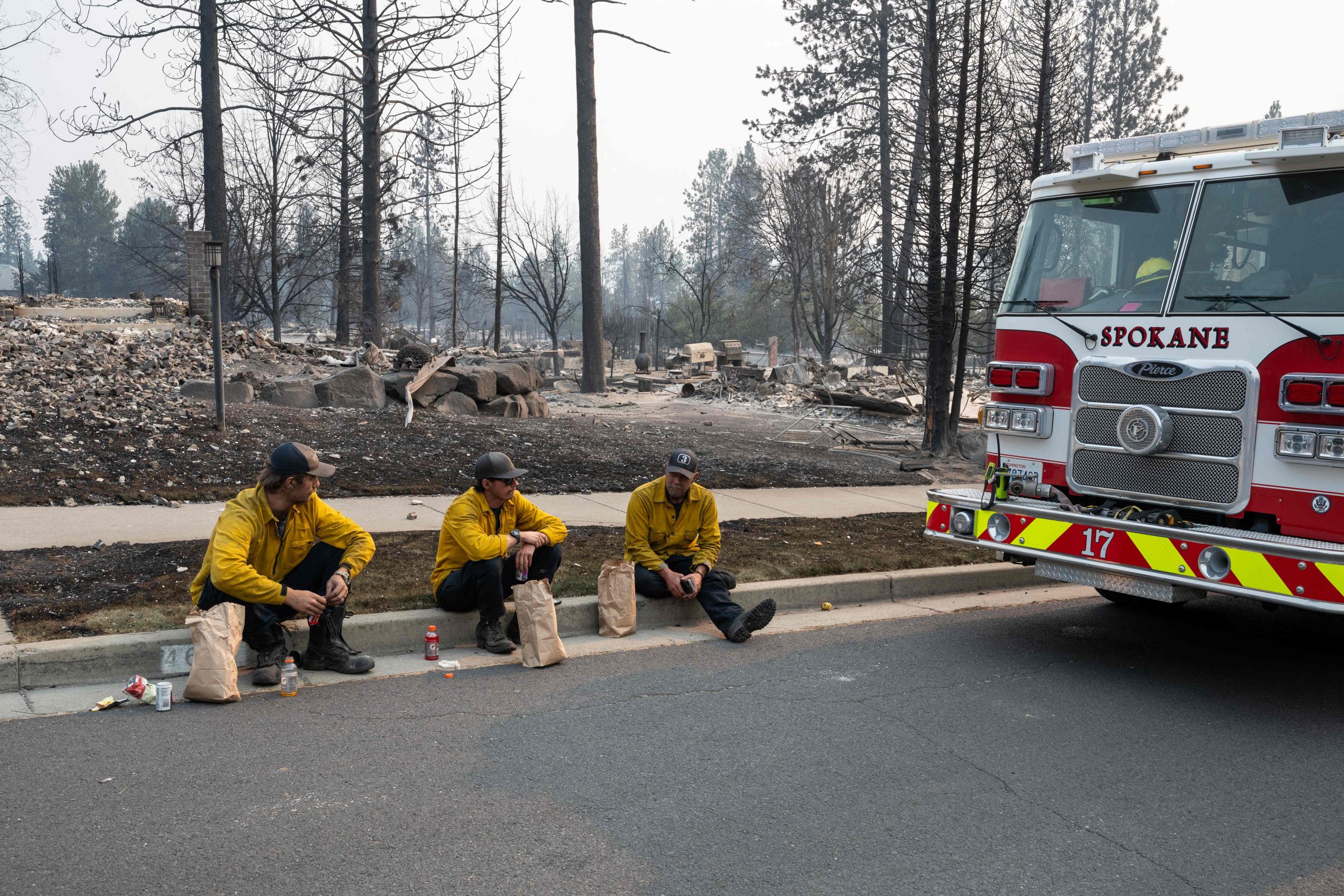 Wildfires raze neighbourhoods in US northwest