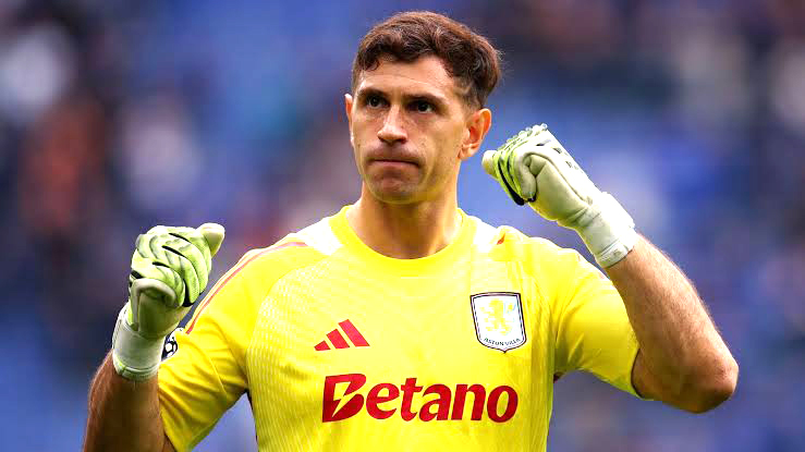 Martínez completes Chelsea move from Aston Villa