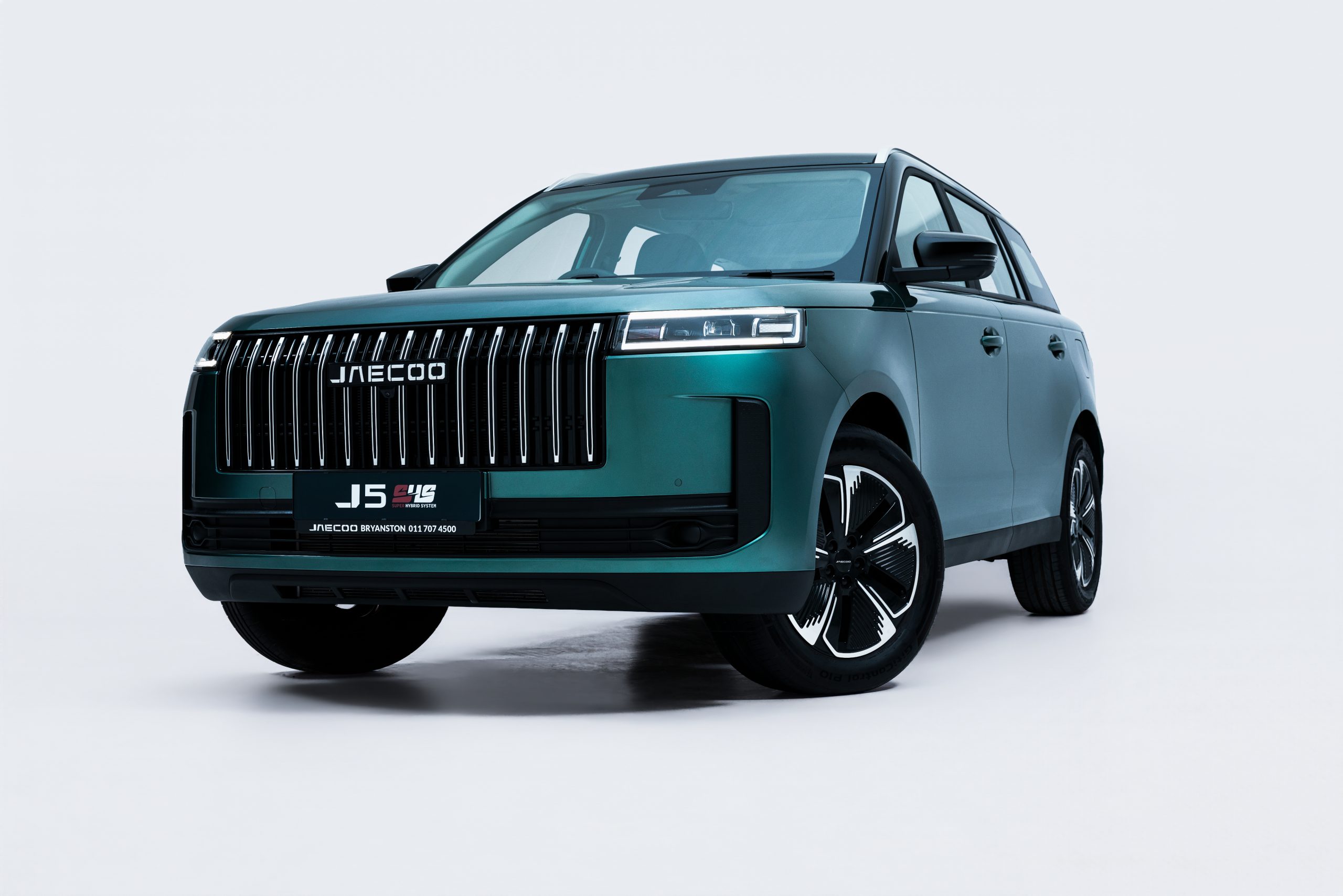 OMODA & JAECOO bring hybrid power to the J5