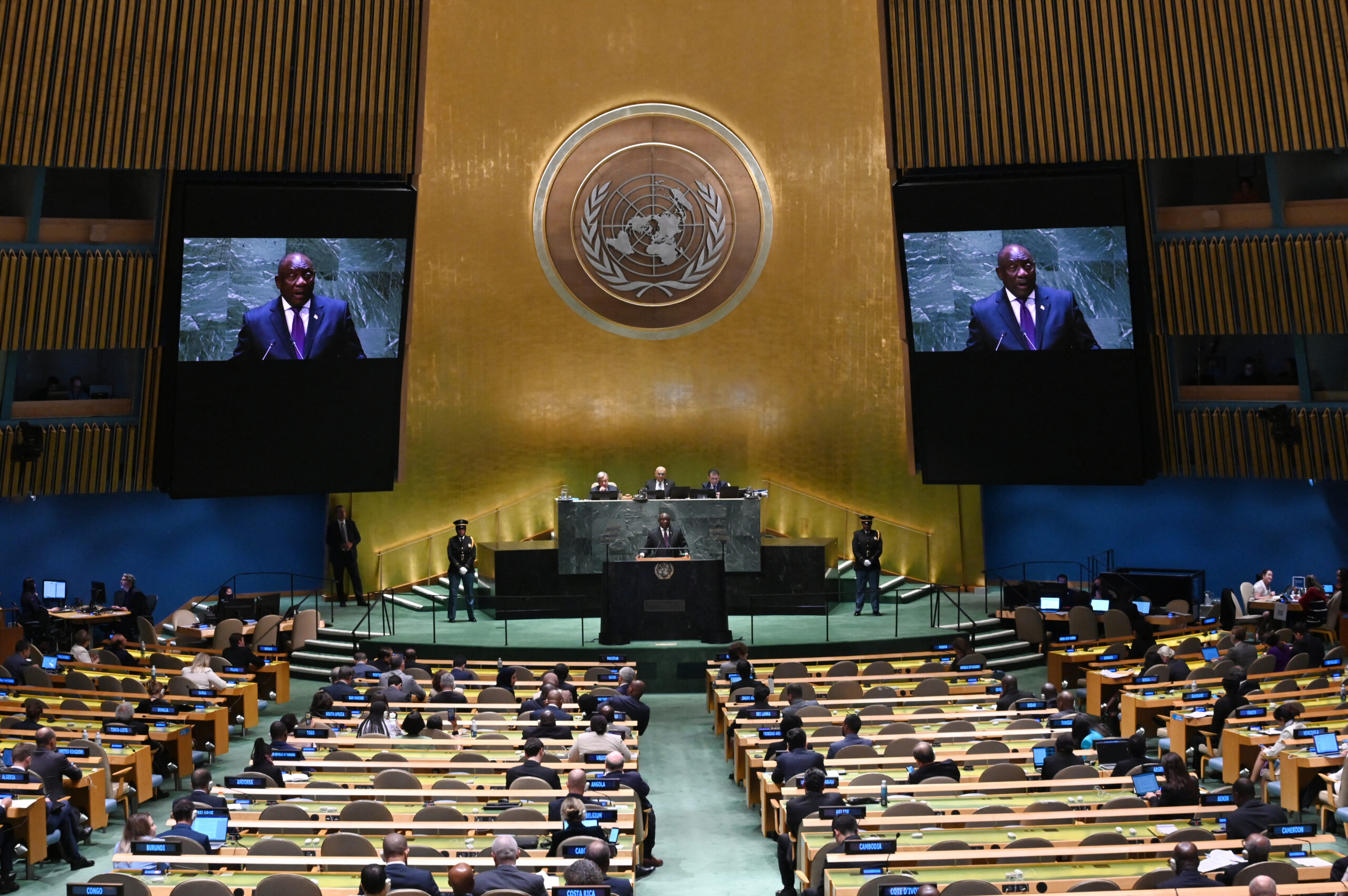 World leaders call for stronger AI safeguards