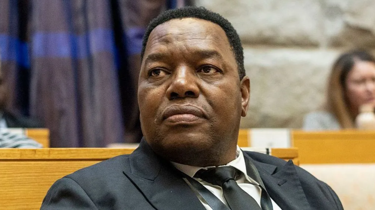 SA police chief returns after suspension over graft case