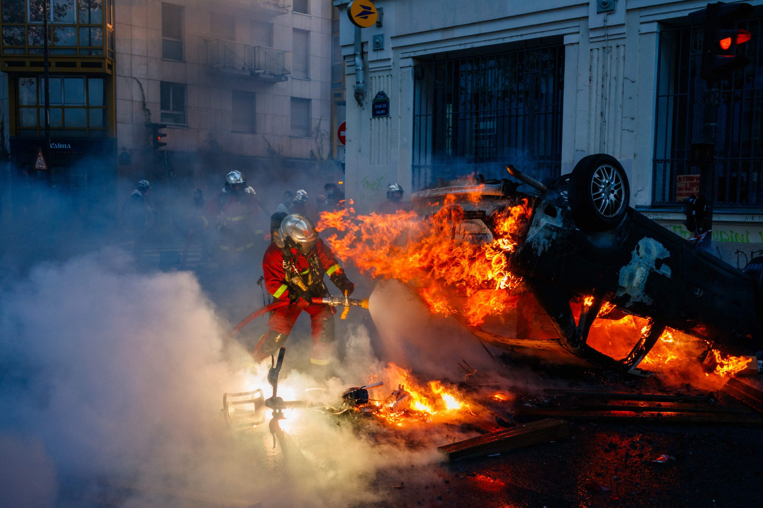 France counts cost of violent protests, 1 800 arrested