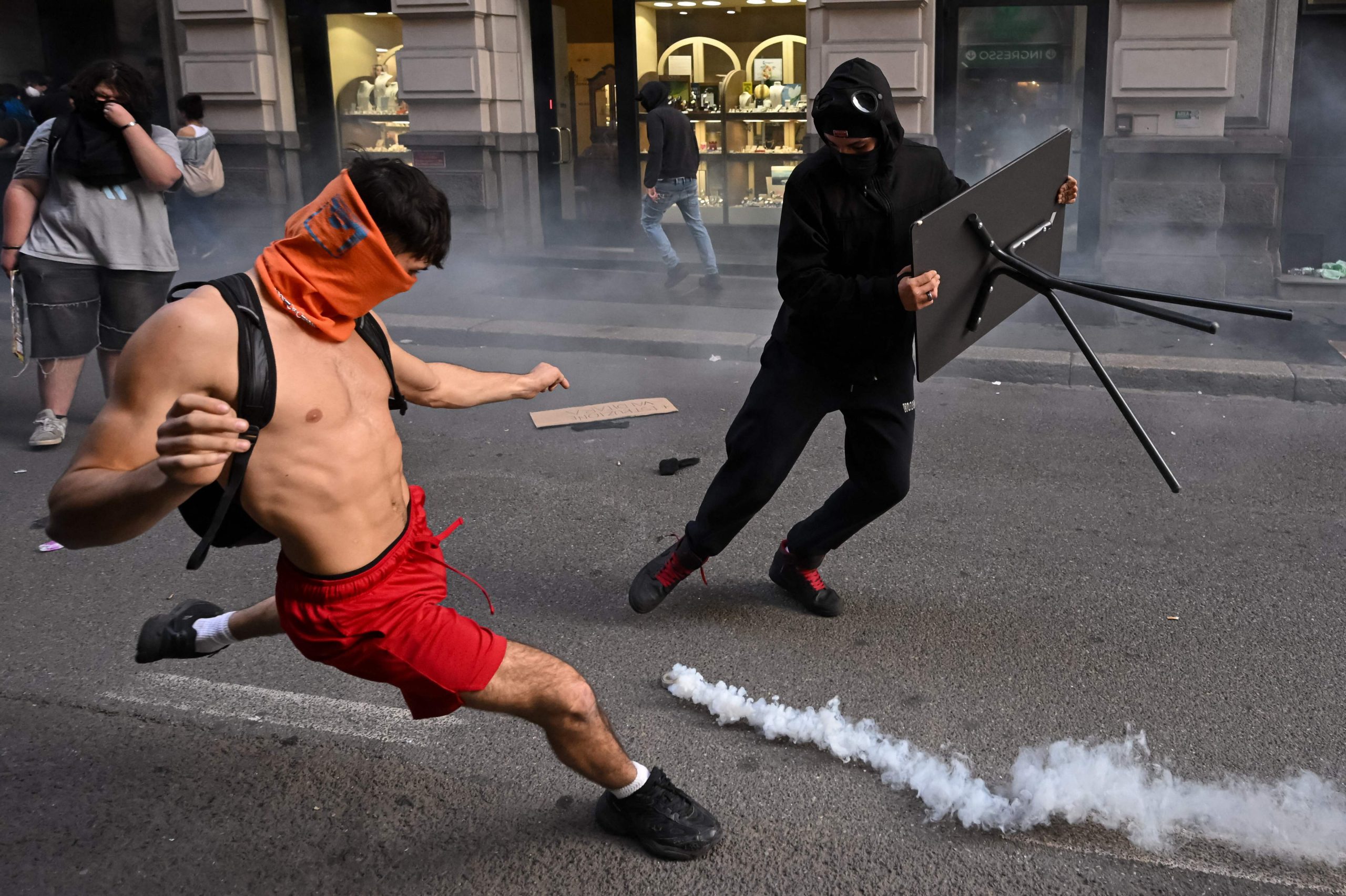 Italy to send 500 troops to Milan after clashes