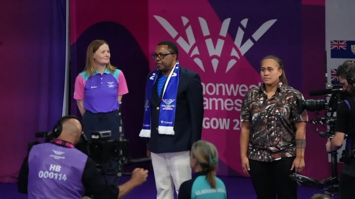 NNOC President Presents Medals at Commonwealth Games